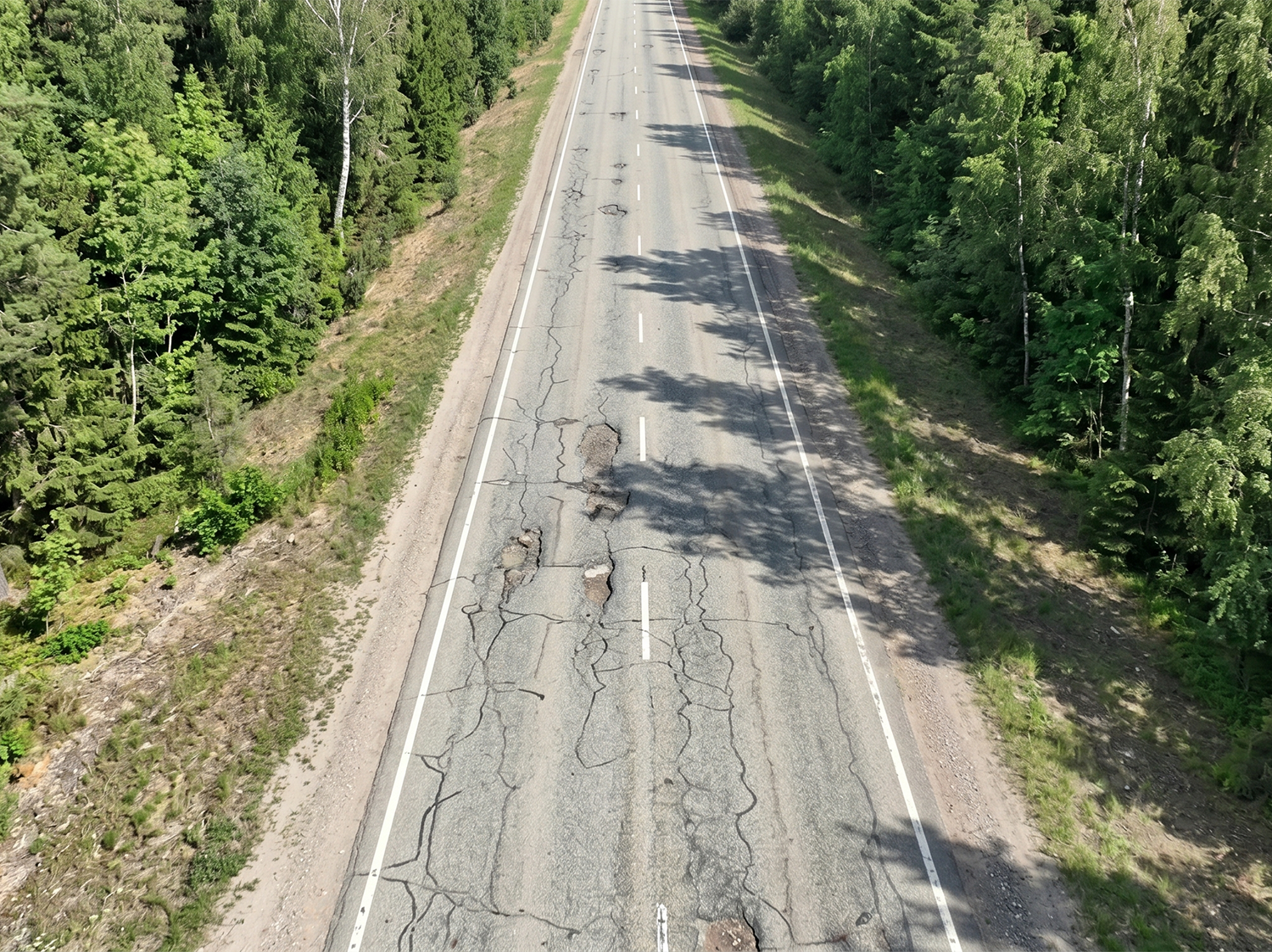 Ceļu inspekcija ar dronu - seguma bojājumu dokumentācija no gaisa